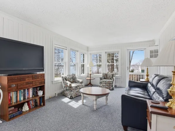 16 Norfolk St, Lakeville, MA 02347