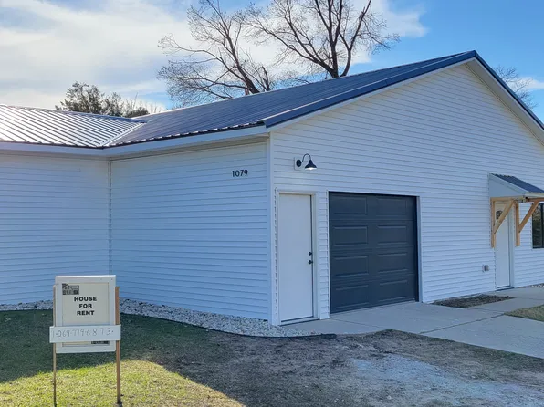 1079 Old Tannery Creek Rd, Petoskey, MI 49770