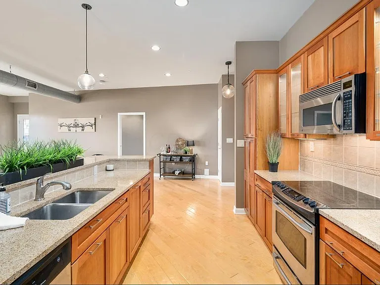 34 W Poplar Ave #402 — Photo 20