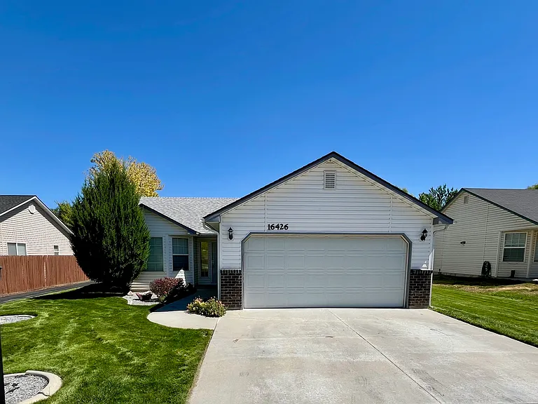 16426 N Asbury Dr — Photo 1