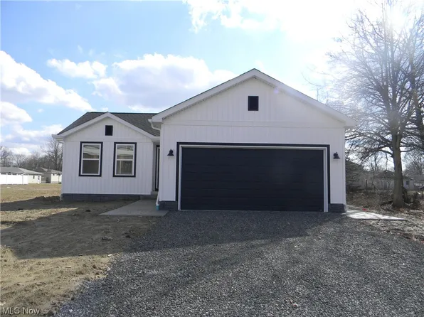 2488 Schenley Ave NE, Warren, OH 44483