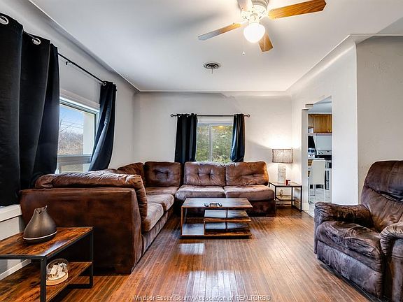 4th image of 672 Talbot Rd