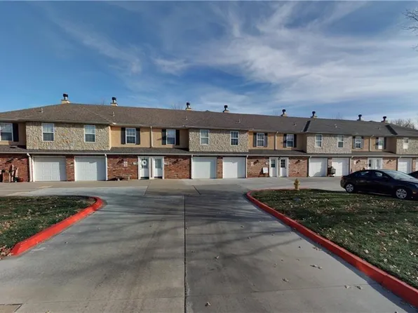 1685 E 120th St, Olathe, KS 66061