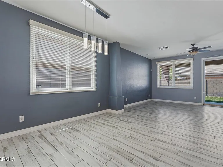 2246 E Fraktur Rd — Photo 6
