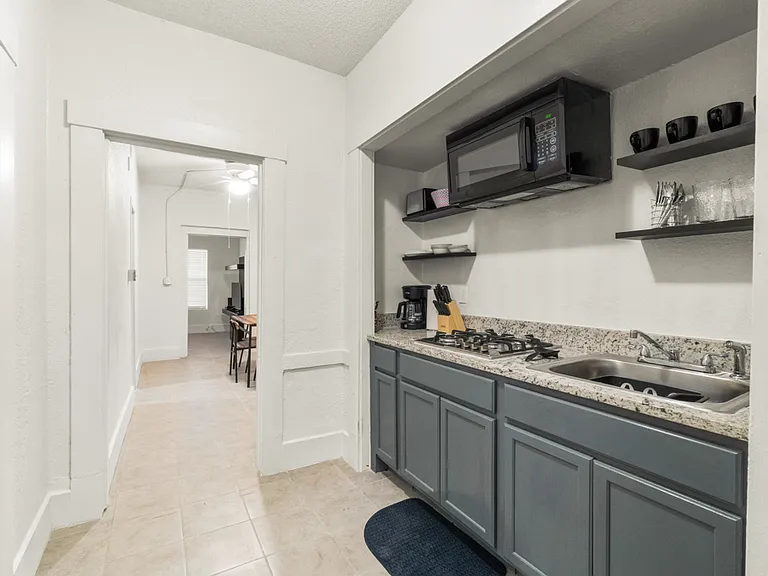 3522 Altura Ave #B — Photo 9