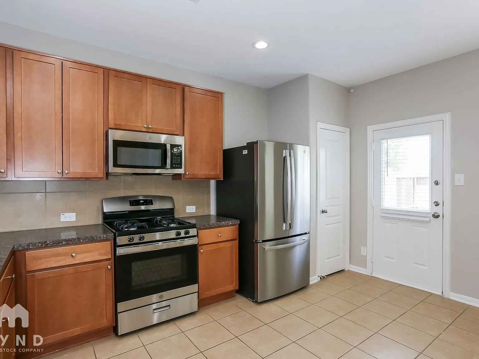 4 bed, 2.0 bath, 1639 sqft, $1,885 — Photo 3