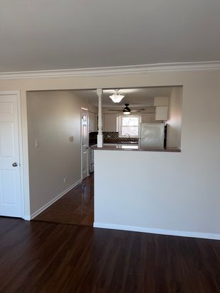 8751 W 79th St APT 12, Justice, IL 60458