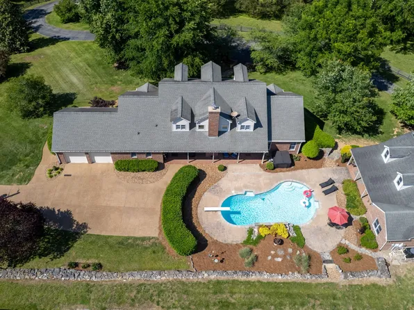 9 Stover Ln, Gordonsville, TN 38563