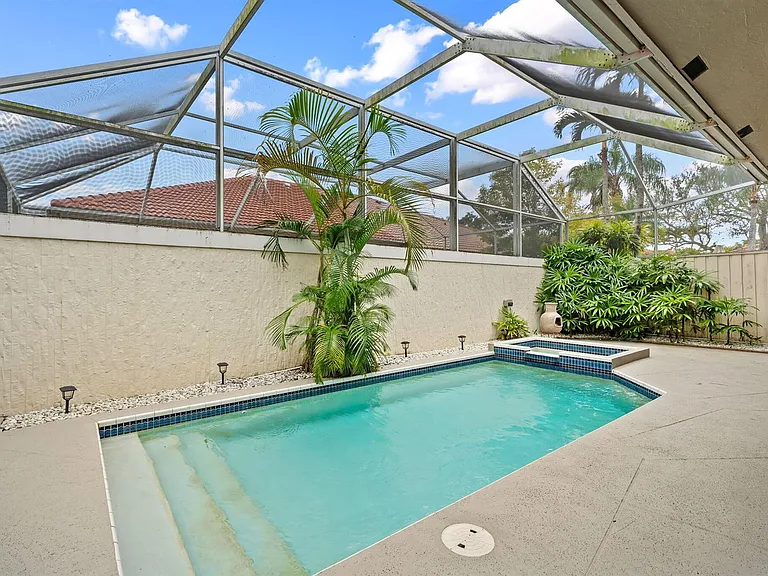 33 Monterey Pointe Dr — Photo 28