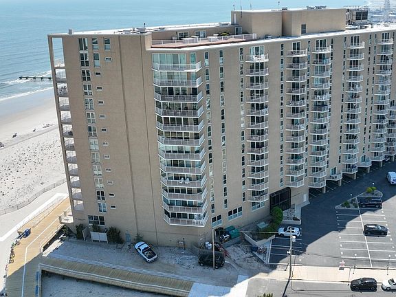 3rd image of 322 Boardwalk #318