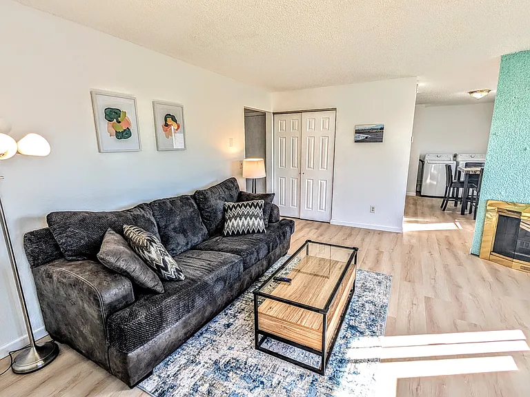 433 E 14th Ave #6 — Photo 3