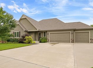 6913 Charlotte St, Shawnee, KS 66216