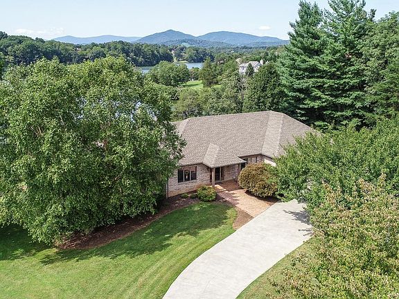 2nd image of 801 Ivy Lake Dr