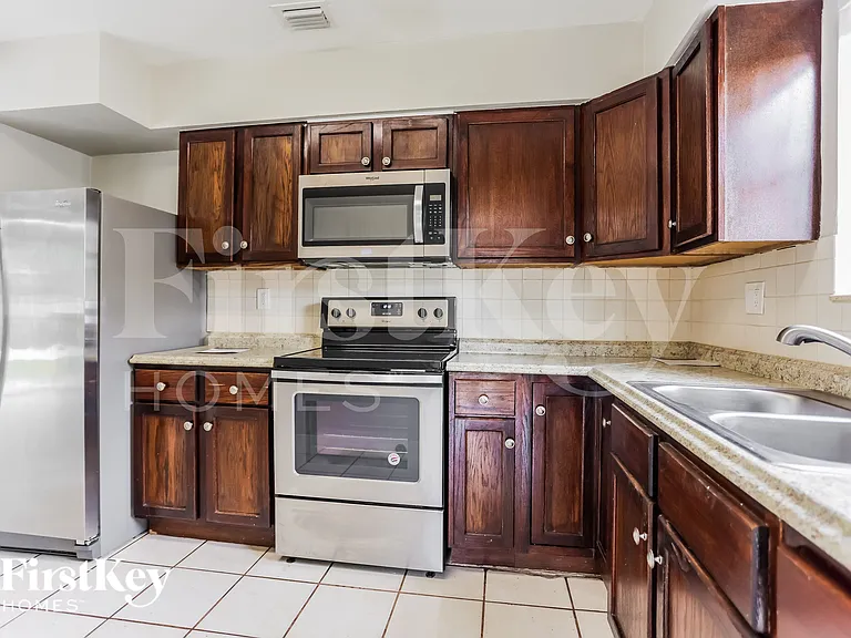 7231 McArthur Pkwy — Photo 8