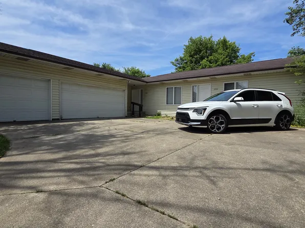 3992 Villa Dr, Columbus, IN 47203
