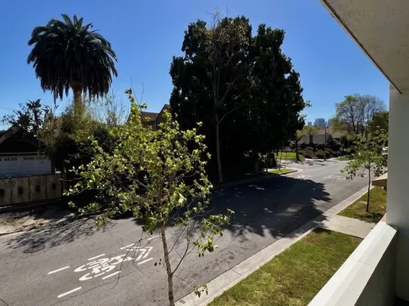 9221 Charleville Blvd APT B, Beverly Hills, CA 90212