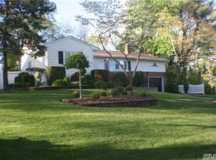 7 Conway St, Ronkonkoma, NY 11779