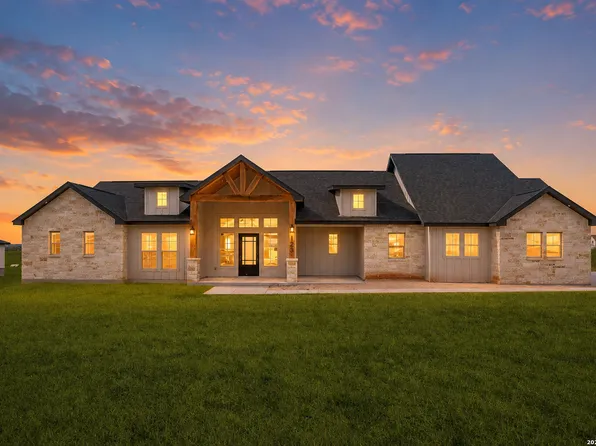 125 Dragonfly Dr, La Vernia, TX 78121