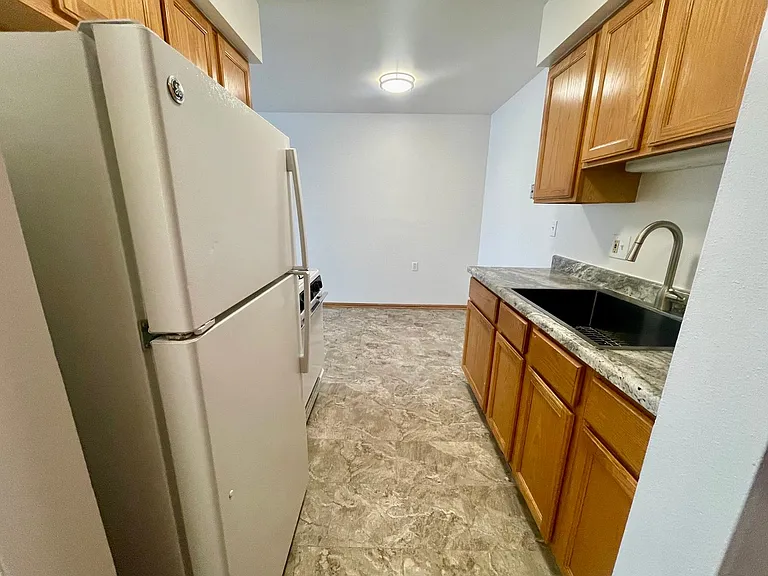 1216 Memorial Dr — Photo 4