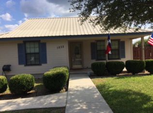 1235 Laredo St, Uvalde, TX 78801