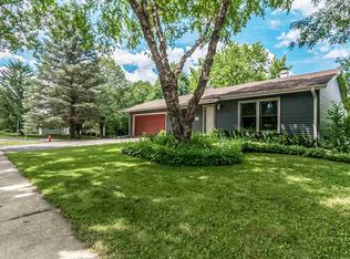 2934 Maple Grove Dr, Madison, WI 53719