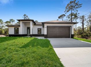 3104 E 21st St, Alva, FL 33920