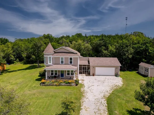 1827 Winfield Ave, Winfield, KS 67156