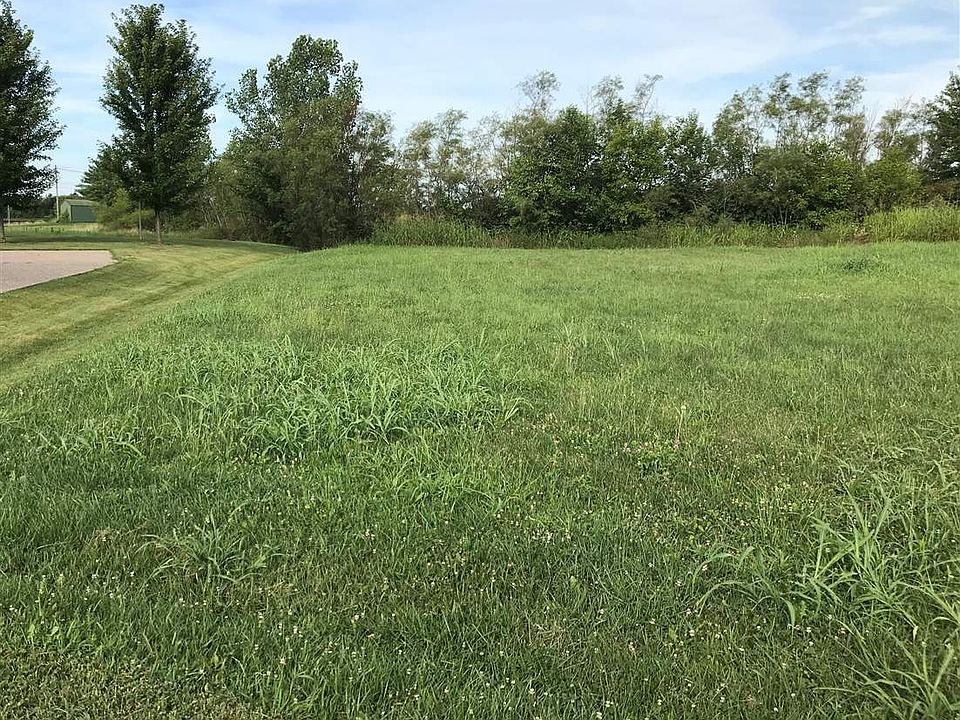 2nd image of 113 Lakeshore Dr