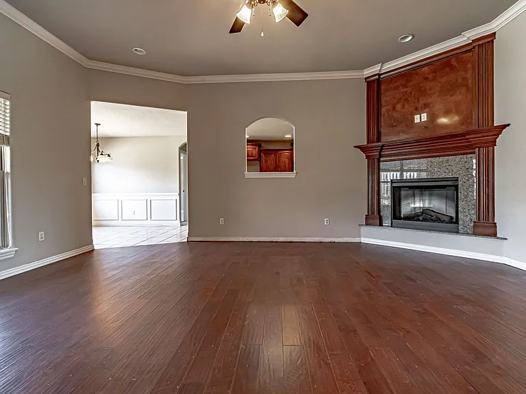 1161 Coventry Ln — Photo 4