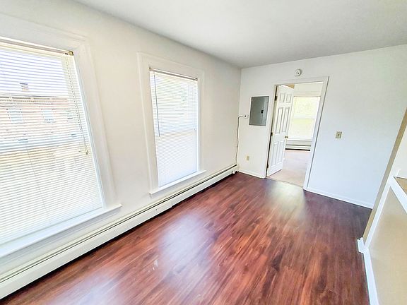 2nd image of 403 W 9th St APT 3-A