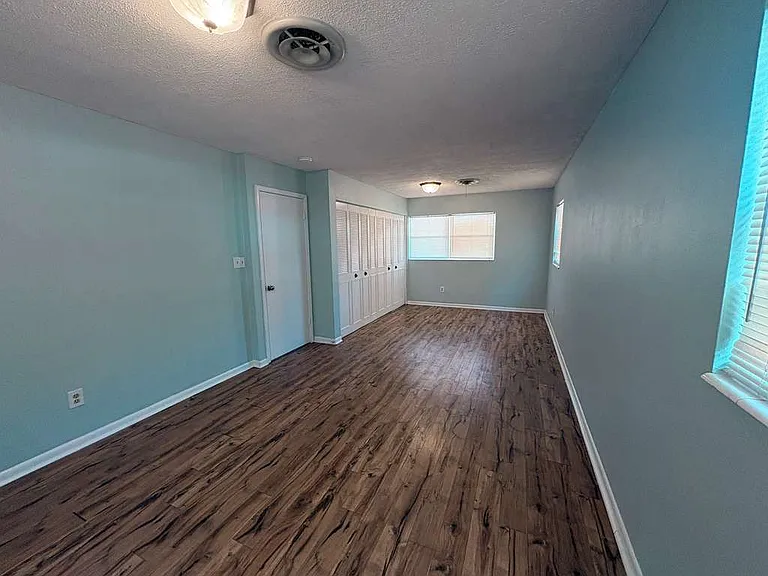 2916 Rollins St — Photo 20