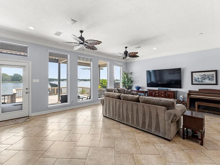 1208 Lake View Dr — Photo 12