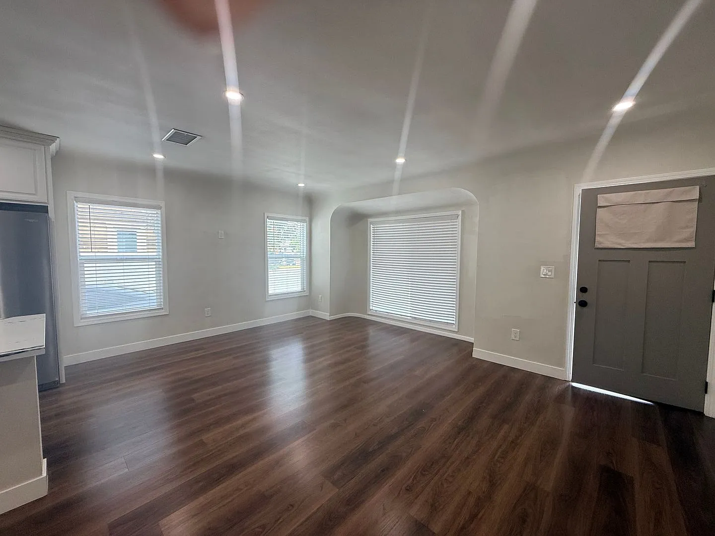 3 bedroom home in a great neighborhood in Riverside — Photo 3