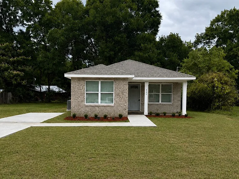 232 Mignionette Ave — Photo 1