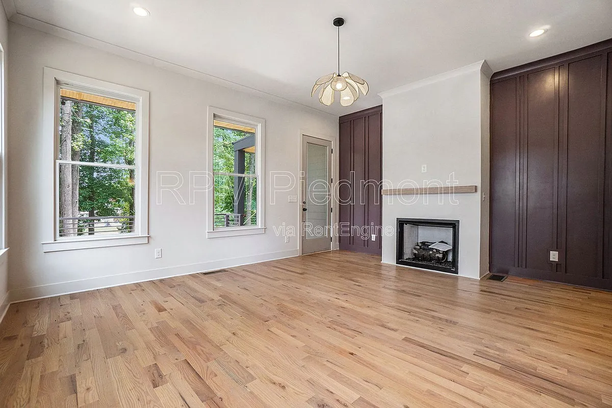 Building Photo - 1081 Hill St SE #B