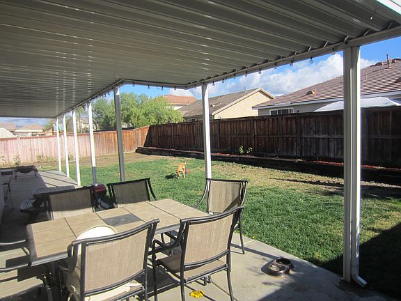 3rd image of 305 Clydesdale Ct