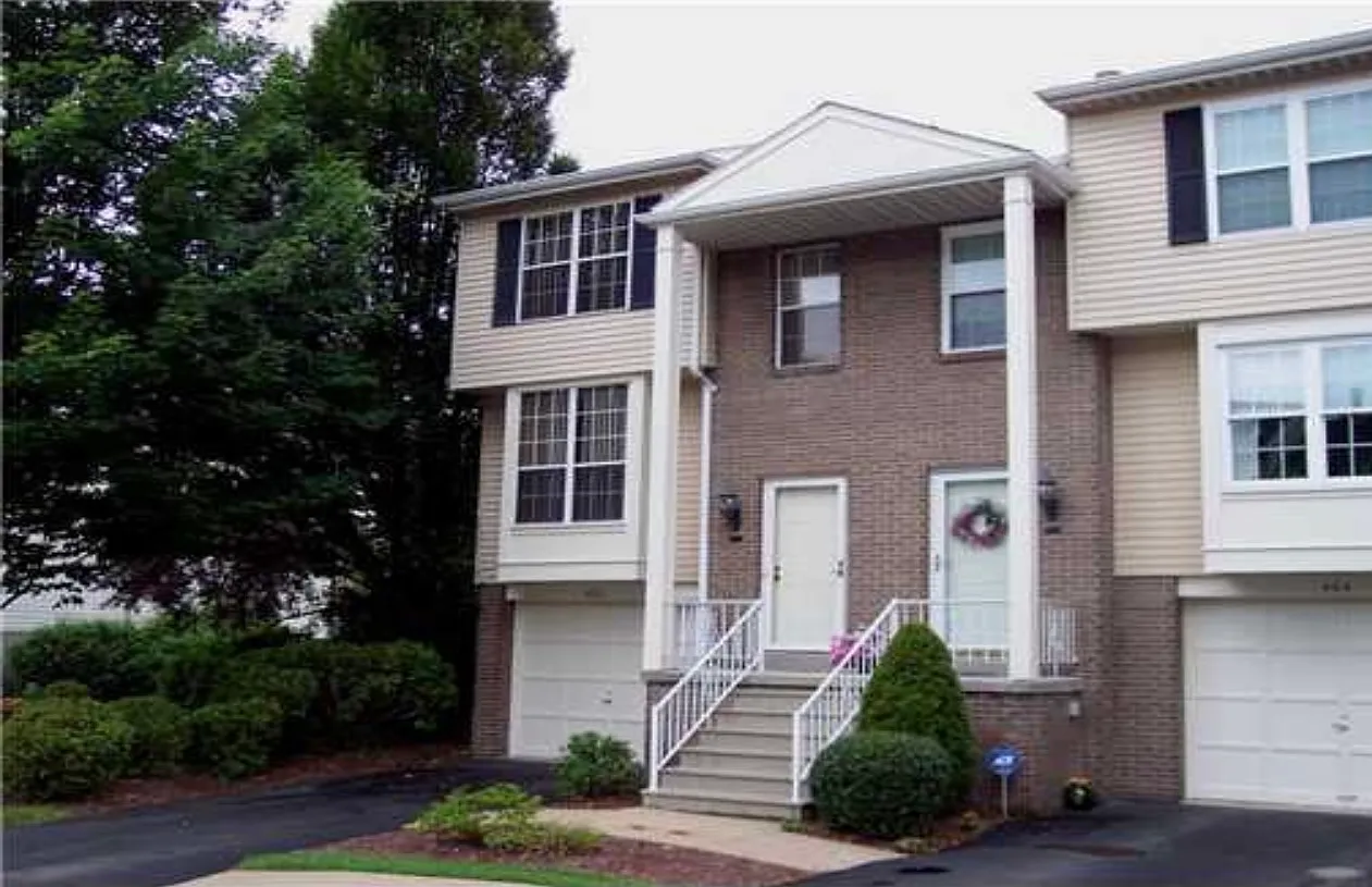 2 bed, 1.5 bath, 1484 sqft, $1,900 — Photo 1