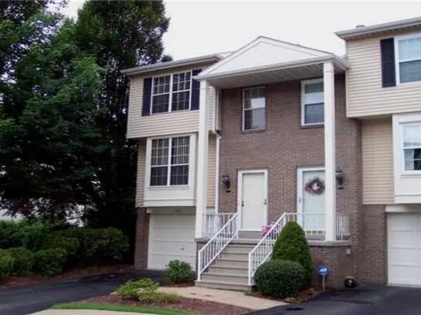 466 Shadywood Dr, Pittsburgh, PA 15235