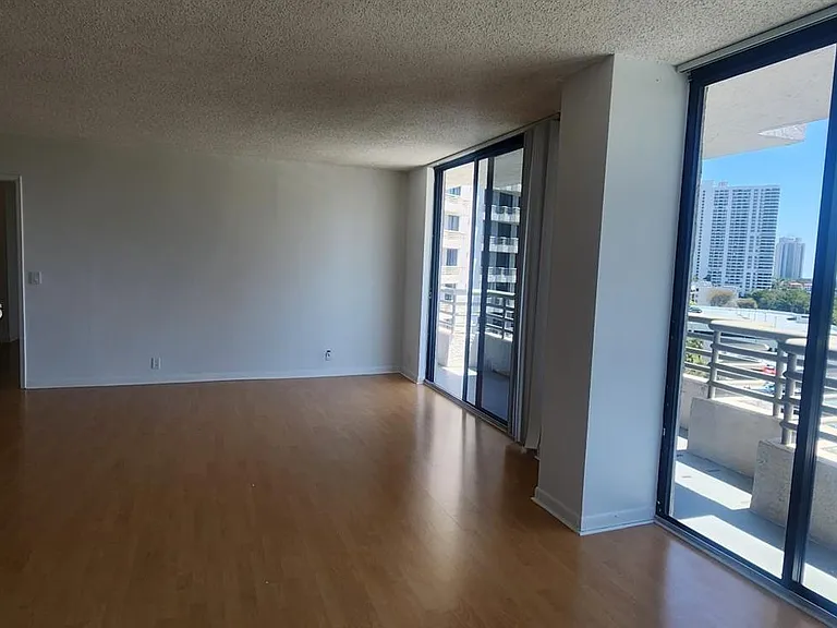 3300 NE 191st St #818 — Photo 9