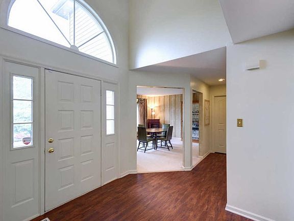 3rd image of 208 Pine Valley Dr