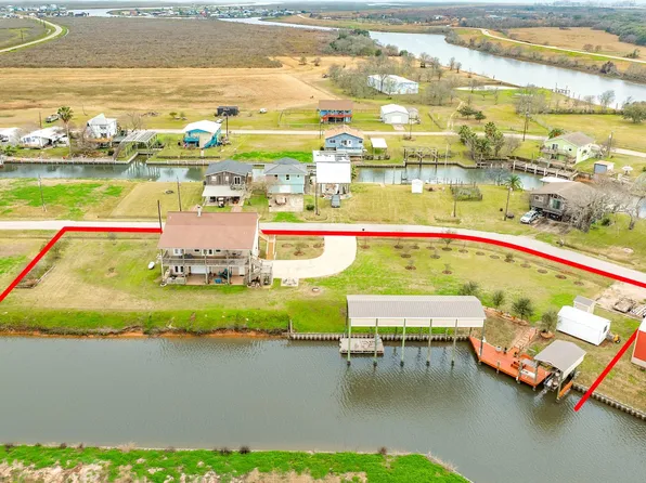 220 Kings Dr, Freeport, TX 77541