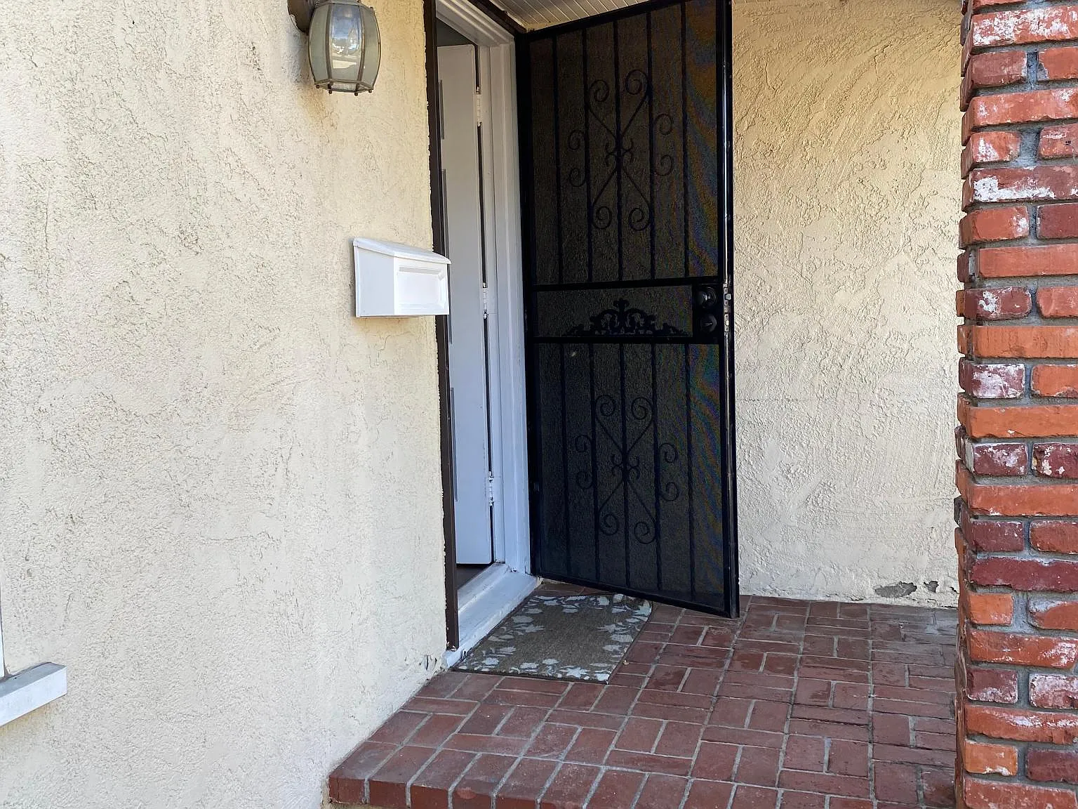 1 bed, 850 sqft, $2,200 — Photo 1