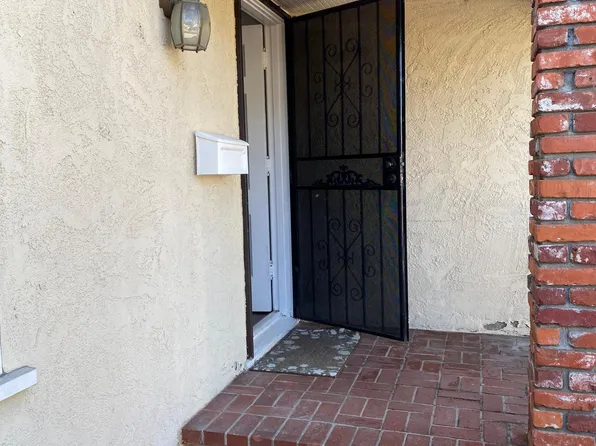 930 W 20th St, Long Beach, CA 90806