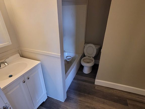 2nd image of 410 Liberty St #1L