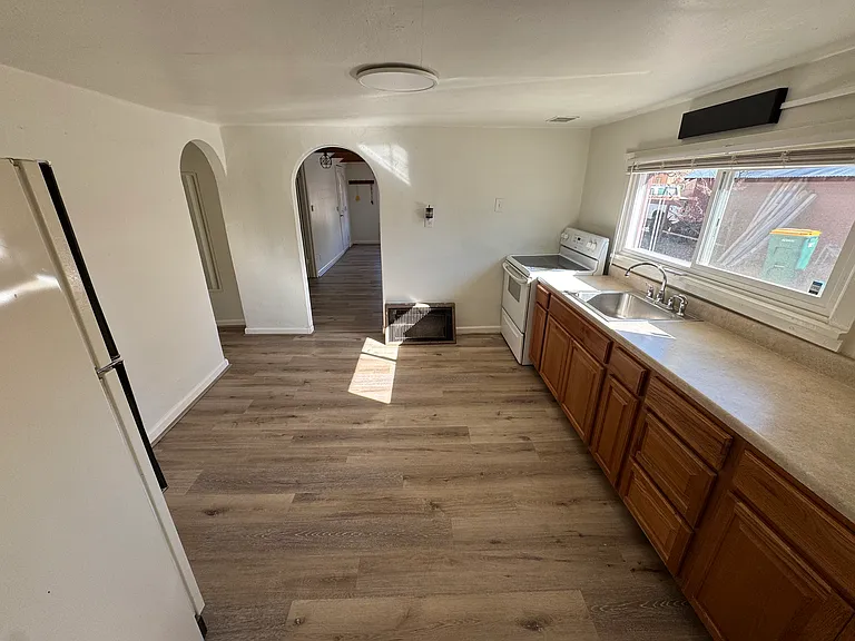 312 Peach Ave — Photo 7