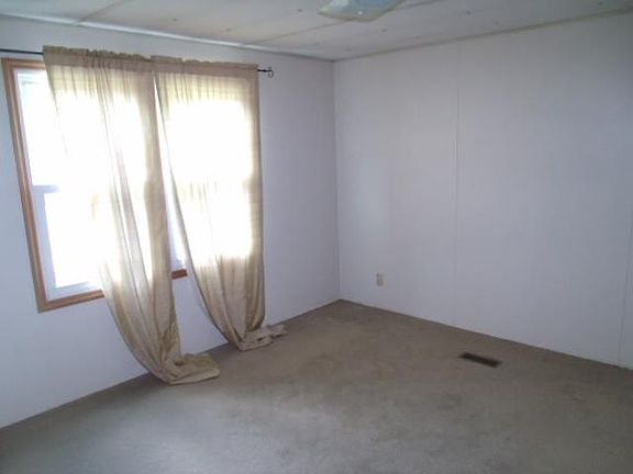 5th image of 209 Spencer Ln