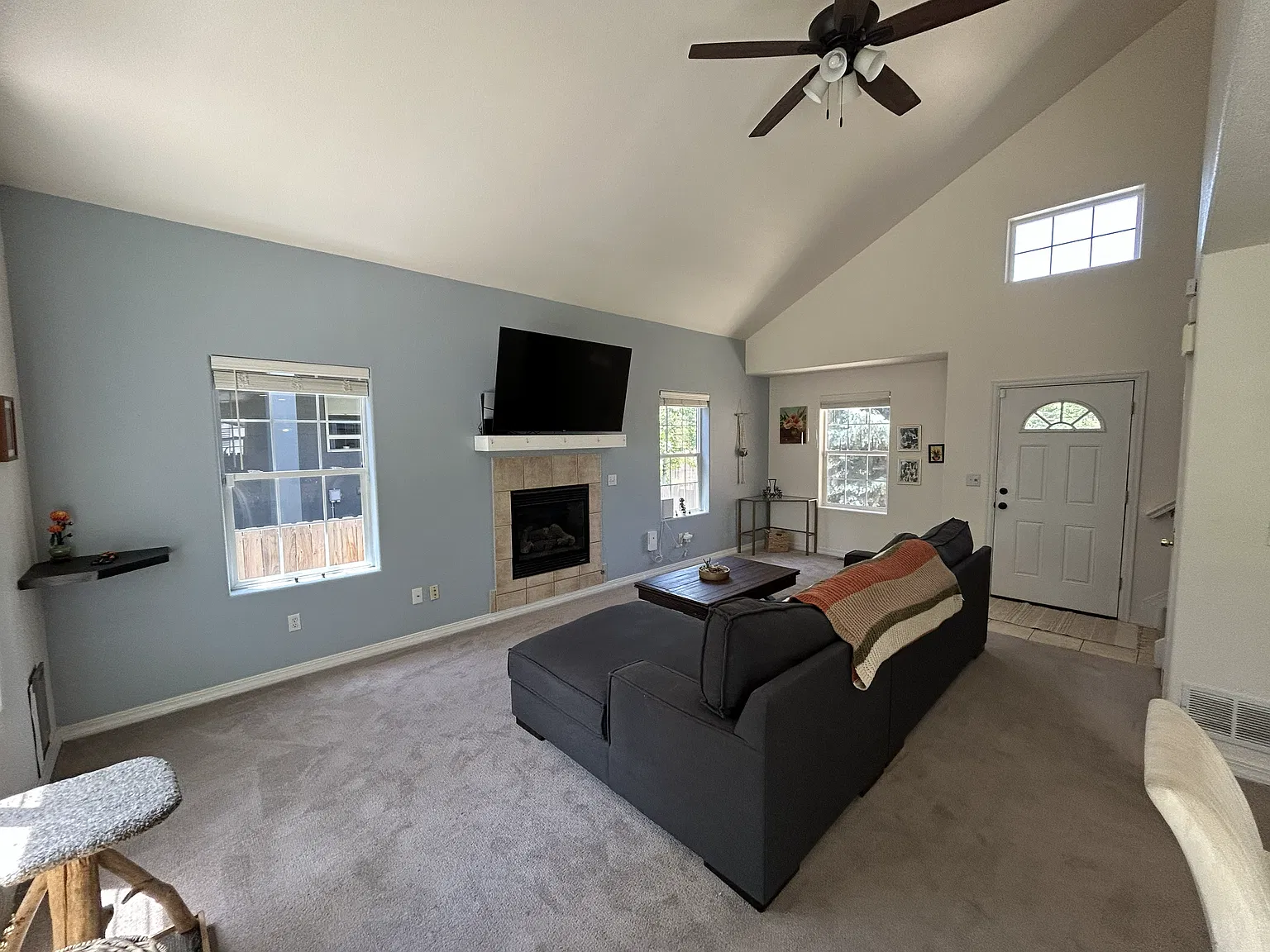 3 bed, 2.5 bath, 2499 sqft, $3,550 — Photo 3