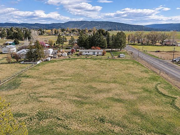 2nd image of 2153 NE Sunset View Ln