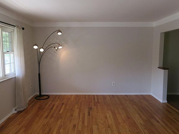 3rd image of 420 Viscount Dr