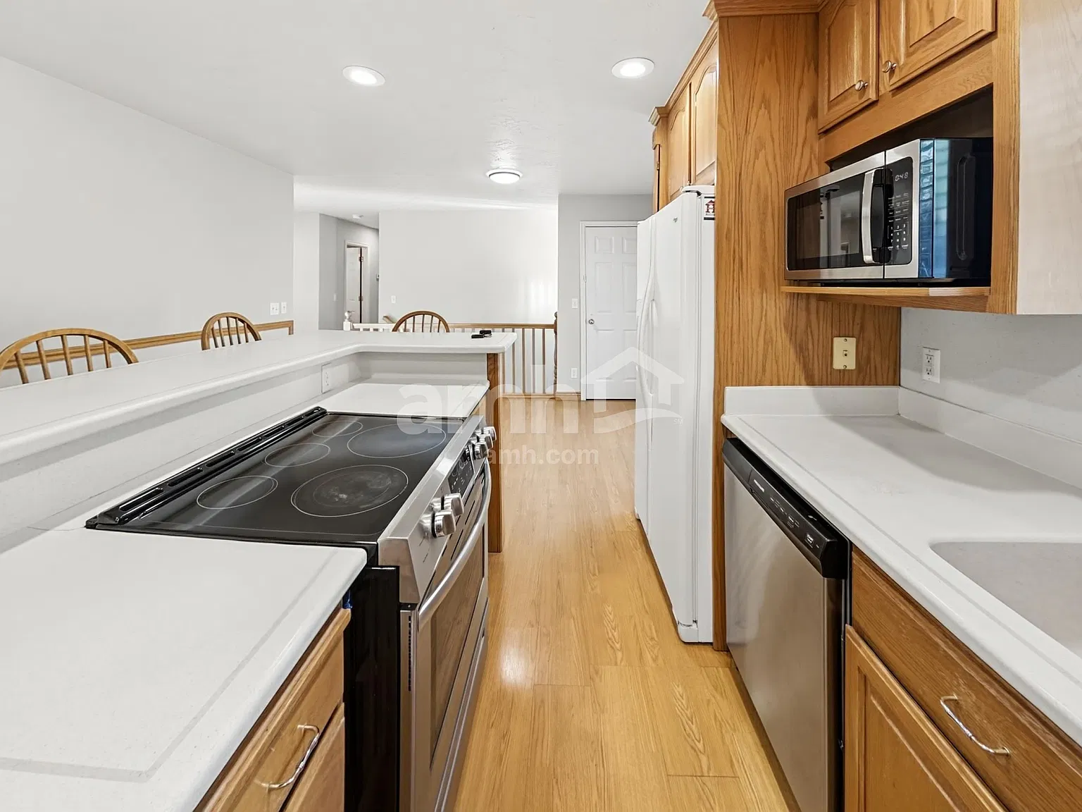 4 bed, 4.0 bath, 3256 sqft, $3,050 — Photo 3